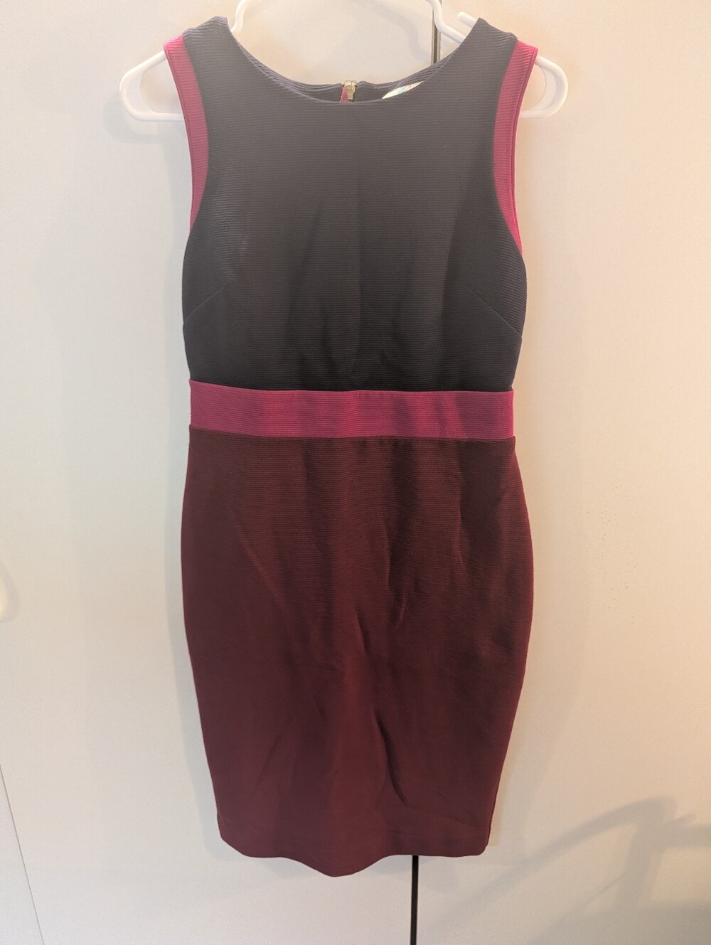 Boden Woman's Sleeveless Colorblock Sheath Dress in Blue and Burgundy